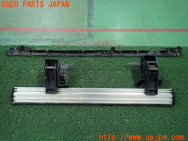 3UPJ=33070025]デリカD:5(CV1W)純正 電動サイドステップ オートサイドステップ 左サイドステップ 中古_m1