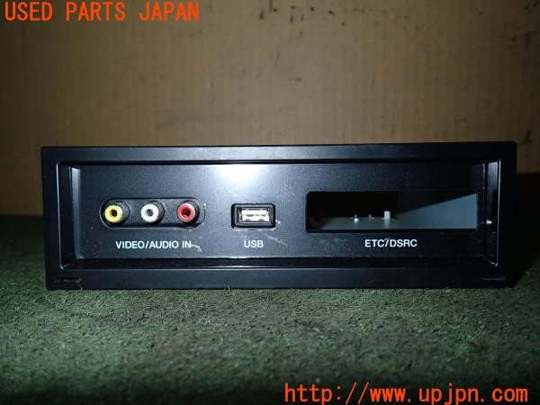 3UPJ=33180512]アウディ TTSクーペ(8JCDLF)純正 USB・RCAポート ETCホルダー ビデオアダプター 中古_m2