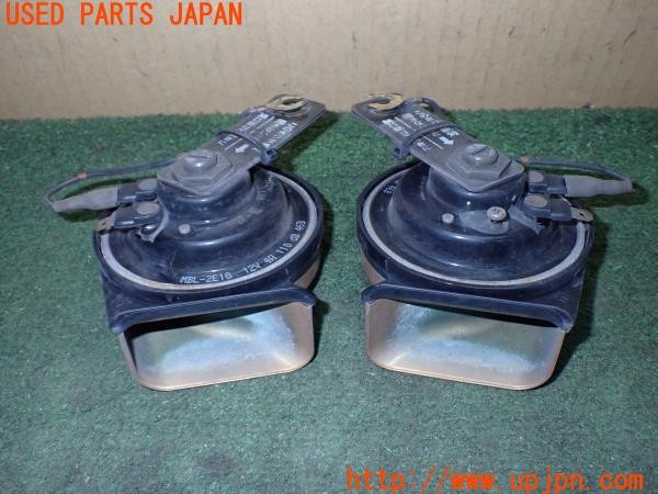 3UPJ=33330563]アイシス プラタナ(ANM10W)前期 Mitsuba ミツバ MBH-2E17 MBL-2E18 ALPHAⅡ ホーン クラクション 中古_m1