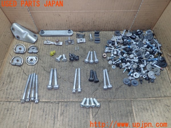 3UPJ=33560720]ベンツ A180(169032 W169)ネジ・ナット・ステー類 セット ジャンク_m0