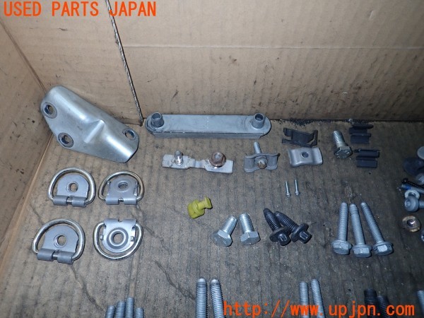 3UPJ=33560720]ベンツ A180(169032 W169)ネジ・ナット・ステー類 セット ジャンク_m1