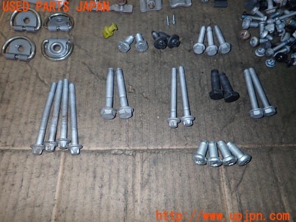 3UPJ=33560720]ベンツ A180(169032 W169)ネジ・ナット・ステー類 セット ジャンク_m2