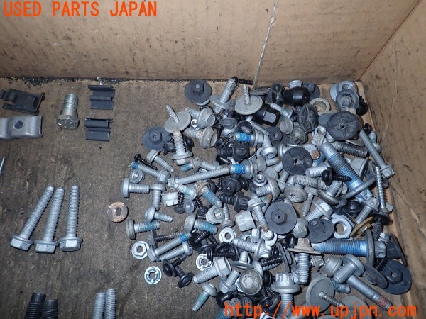 3UPJ=33560720]ベンツ A180(169032 W169)ネジ・ナット・ステー類 セット ジャンク_m3