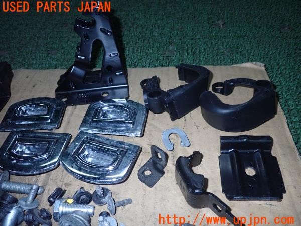 3UPJ=33580720]アウディ A4(8KCDN B8系)ネジ・ナット・ステー類 セット ジャンク_m1