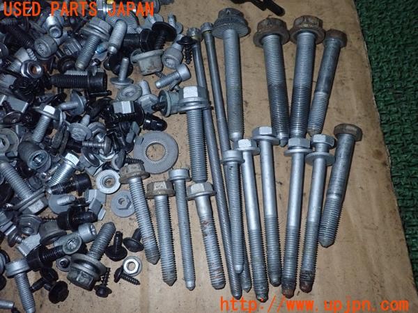 3UPJ=33580720]アウディ A4(8KCDN B8系)ネジ・ナット・ステー類 セット ジャンク_m3