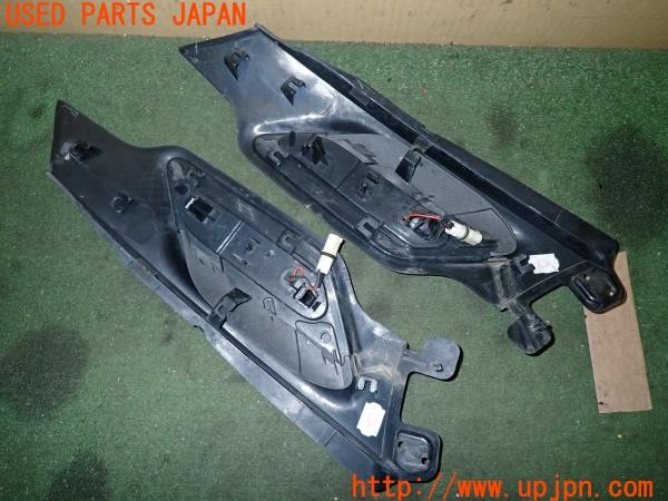 3UPJ=33750530]BMW ミニ(MINI)クーパーSD クロスオーバー(ZB20 R60)後期 純正 サイドスカットル 社外 シーケンシャルマーカー付き 中古_m1