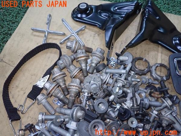 3UPJ=33760720]シトロエン DS5(B85F02)ネジ・ネジ・ナット・ステー類 セット ジャンク_m2