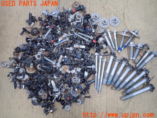 3UPJ=33780720]ボルボ V60(FB4164T)ネジ・ナット・ステー類 セット ジャンク_m0