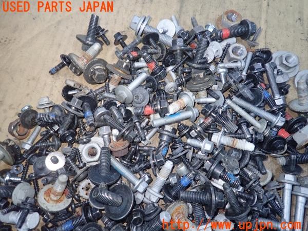 3UPJ=33780720]ボルボ V60(FB4164T)ネジ・ナット・ステー類 セット ジャンク_m3