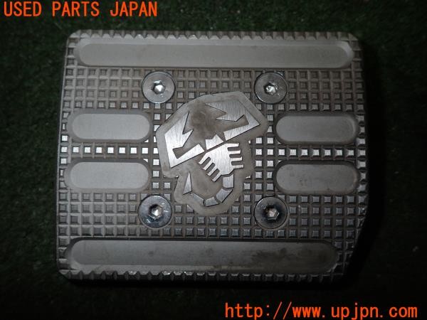 3UPJ=33810630]アバルト 595 ツーリズモ(312142)純正 ペダルカバー 中古_m2