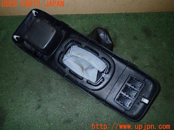 3UPJ=33880615]スイフト スポーツ(HT81S)純正 75821-78F0 シフトパネル カーボン調 ブーツ付き 中古_m2