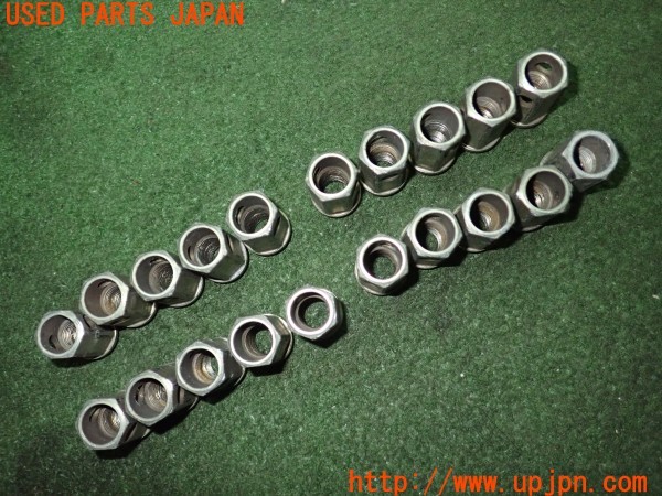 3UPJ=33900967]マセラティ 3200GT(338)社外 ホイールナット 貫通 M14×P1.5 20個 中古_m3