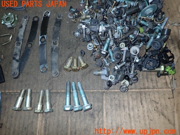 3UPJ=34220720]VW ニュービートル ターボ(9CAWU)前期 ネジ・ナット・ステー類 セット ジャンク_m4