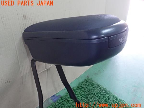 3UPJ=34360652]BMW ミニ(MINI)ジョンクーパーワークス(MFJCW R56)純正 アームレスト 中古_m1