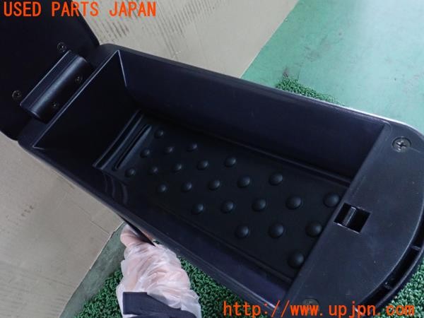 3UPJ=34360652]BMW ミニ(MINI)ジョンクーパーワークス(MFJCW R56)純正 アームレスト 中古_m4
