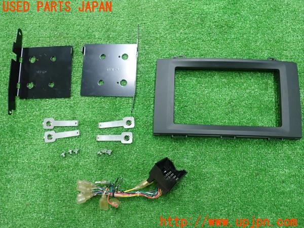 3UPJ=34410604]ベンツ V350(639811C)PB オーディオ取付キット MB169A2D05 2DIN 中古_m0