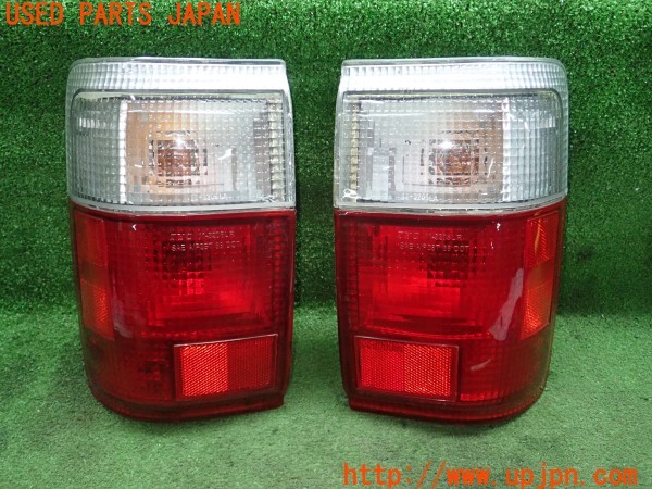 3UPJ=34890547]ハイラックスサーフ(KZN130W)TYC 11-3205B 11-3206B テールランプ 中古_m0