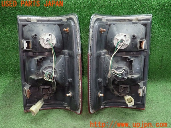 3UPJ=34890547]ハイラックスサーフ(KZN130W)TYC 11-3205B 11-3206B テールランプ 中古_m3