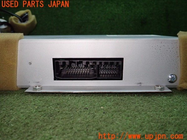 3UPJ=34910511]ジープ グランドチェロキー ラレード(WK36)純正 アンプ 中古_m2