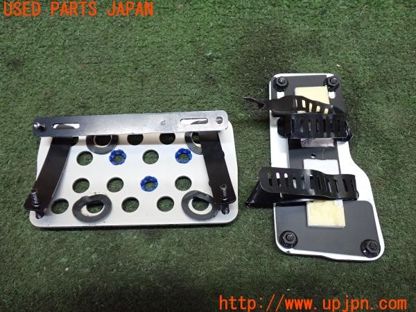 3UPJ=35000630]スイフト XGエアロ(ZC71S 4型)RAZO レッツｫ SUPER GRIP PEDAL ペダルカバー アクセル ブレーキ AT 中古_m3