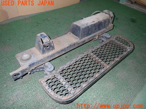 3UPJ=35060025]デリカ スペースギア シャモニー(PD6W)後期 純正加工 左リアサイドステップ 電動オートステップ 中古_m0