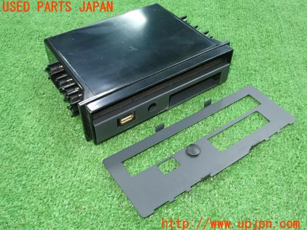3UPJ=35120652]ルノー カングー ゼン(KWH5F1)後期 小物入れ ETCビルトイン用 USB-A付き 1DIN 中古_m0