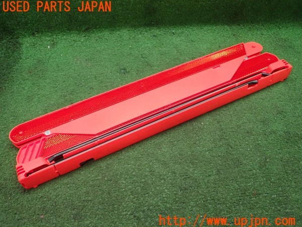 3UPJ=35280643]ベンツ E300(212055C W212)純正 A2048900197 三角表示板 停止表示板 中古_m0