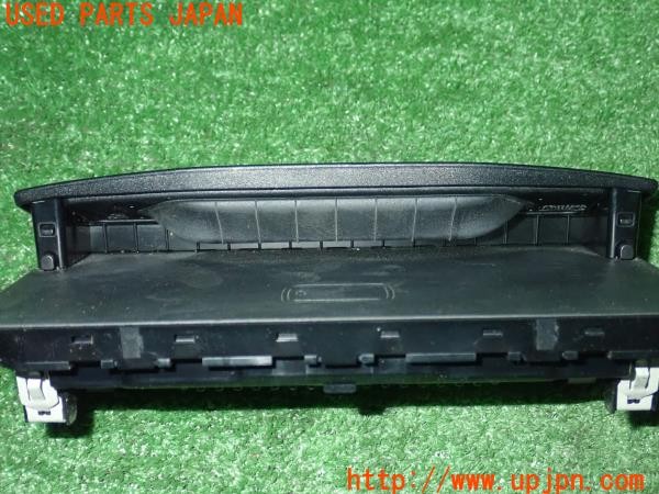 3UPJ=35320581]BMW 118d(7M20 F40)純正 WCH-189b ワイヤレス充電器 スマホ 中古 _m2