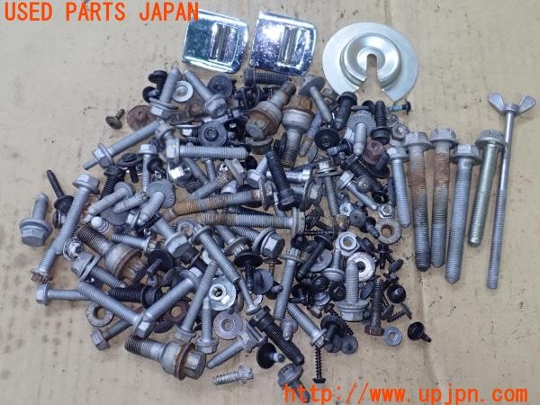 3UPJ=35330720]アウディ Q3 2.0TFSIクワトロ211PS(8UCPSF)前期 ネジ・ナット・ステー類 セット ジャンク_m0