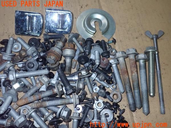 3UPJ=35330720]アウディ Q3 2.0TFSIクワトロ211PS(8UCPSF)前期 ネジ・ナット・ステー類 セット ジャンク_m1