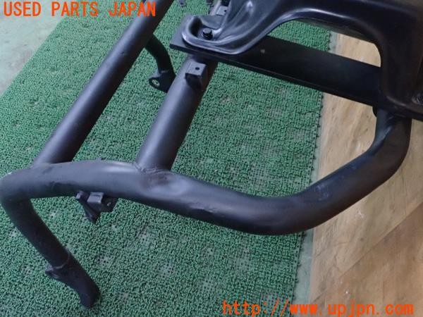 3UPJ=35720022]デリカ スターワゴン(P25W)前期 純正? フロントバンパーガード タイヤブラケット付 中古_m1