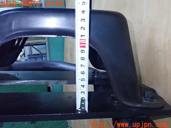 3UPJ=35720022]デリカ スターワゴン(P25W)前期 純正? フロントバンパーガード タイヤブラケット付 中古_m3