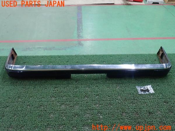 3UPJ=35790058]セドリック ワゴン SGL(WY30)純正 リアバンパー ナンバー灯付き IKI6007 メッキ 中古_m0
