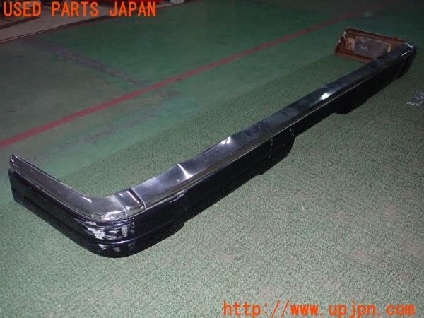 3UPJ=35790058]セドリック ワゴン SGL(WY30)純正 リアバンパー ナンバー灯付き IKI6007 メッキ 中古_m1