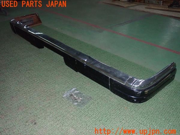 3UPJ=35790058]セドリック ワゴン SGL(WY30)純正 リアバンパー ナンバー灯付き IKI6007 メッキ 中古_m2