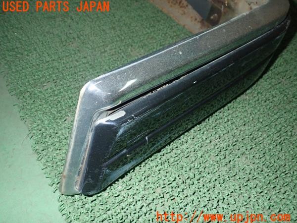 3UPJ=35790058]セドリック ワゴン SGL(WY30)純正 リアバンパー ナンバー灯付き IKI6007 メッキ 中古_m3