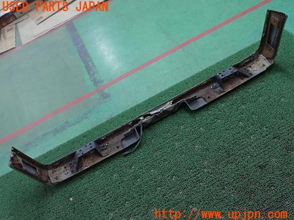 3UPJ=35790058]セドリック ワゴン SGL(WY30)純正 リアバンパー ナンバー灯付き IKI6007 メッキ 中古_m4