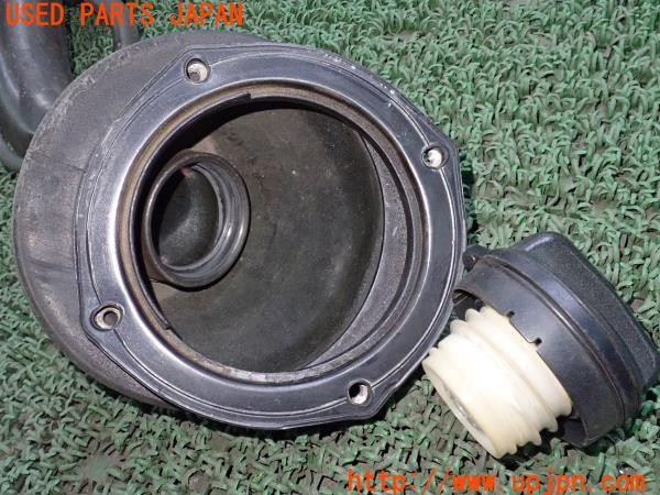3UPJ=35790120]セドリック ワゴン SGL(WY30)純正 給油口 フューエルフィラーネック 中古_m4