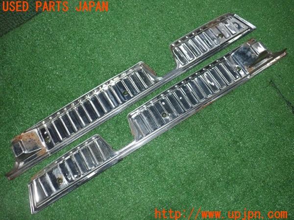 3UPJ=35790616]セドリック ワゴン SGL(WY30)純正 リアゲート スカッフプレート ステップガード メッキ 中古_m4