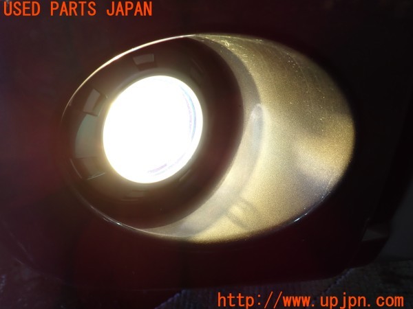 3UPJ=35980558]デリカD:5(CV5W)純正 AOKI 0888 マルチコート フォグランプ 中古_m4