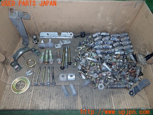 3UPJ=36120720]ハイエースワゴン リビングサルーンEX(RZH101G)ネジ・ナット・ステー類 セット ジャンク_m0
