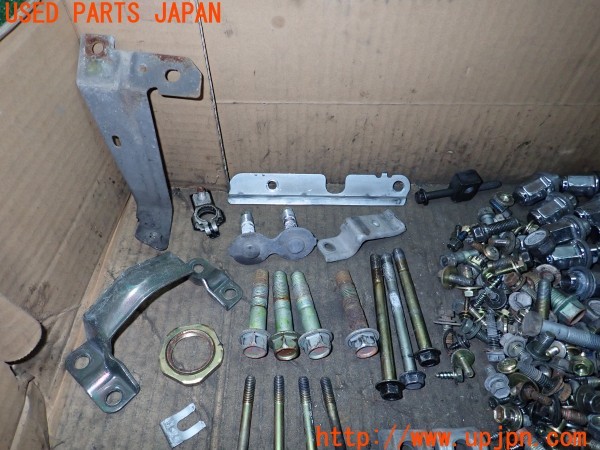 3UPJ=36120720]ハイエースワゴン リビングサルーンEX(RZH101G)ネジ・ナット・ステー類 セット ジャンク_m1