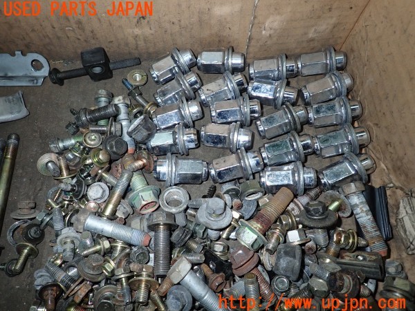 3UPJ=36120720]ハイエースワゴン リビングサルーンEX(RZH101G)ネジ・ナット・ステー類 セット ジャンク_m3