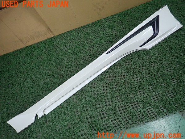 3UPJ=36190025]GR86(BRZ)RZ(ZN8 A型)純正オプション 右 サイドステップ GR サイドスカート 中古_m0