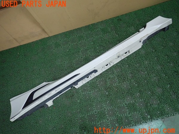 3UPJ=36190025]GR86(BRZ)RZ(ZN8 A型)純正オプション 右 サイドステップ GR サイドスカート 中古_m1
