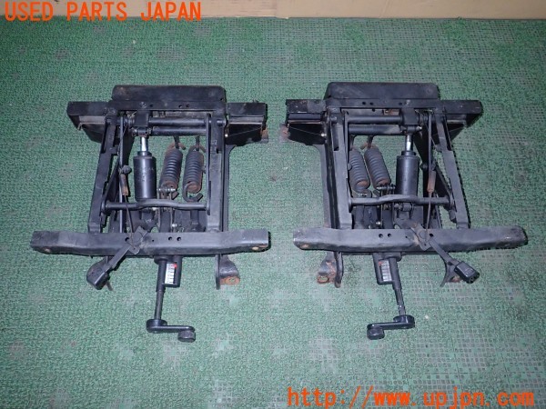 3UPJ=36220612]ランドクルーザー60 バン XV ハイルーフ(HJ61V(改))後期 純正 シートサスペンション 中古_m0