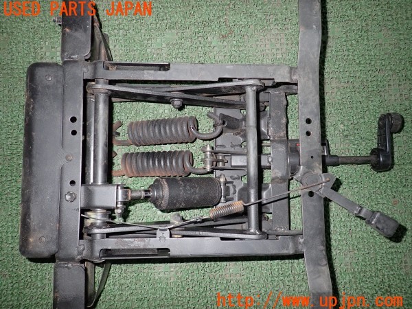 3UPJ=36220612]ランドクルーザー60 バン XV ハイルーフ(HJ61V(改))後期 純正 シートサスペンション 中古_m1