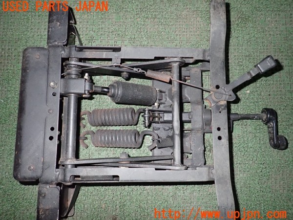 3UPJ=36220612]ランドクルーザー60 バン XV ハイルーフ(HJ61V(改))後期 純正 シートサスペンション 中古_m2
