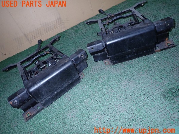 3UPJ=36220612]ランドクルーザー60 バン XV ハイルーフ(HJ61V(改))後期 純正 シートサスペンション 中古_m3