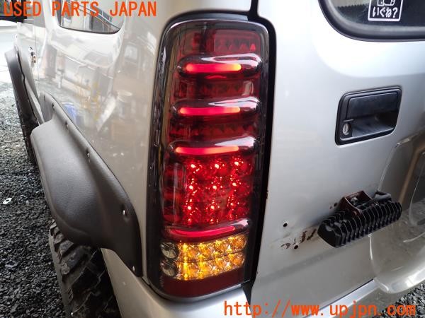3UPJ=36230547]ジムニー(JB23W 1型)IH GROUP 60-1336 テールランプ 中古_m4
